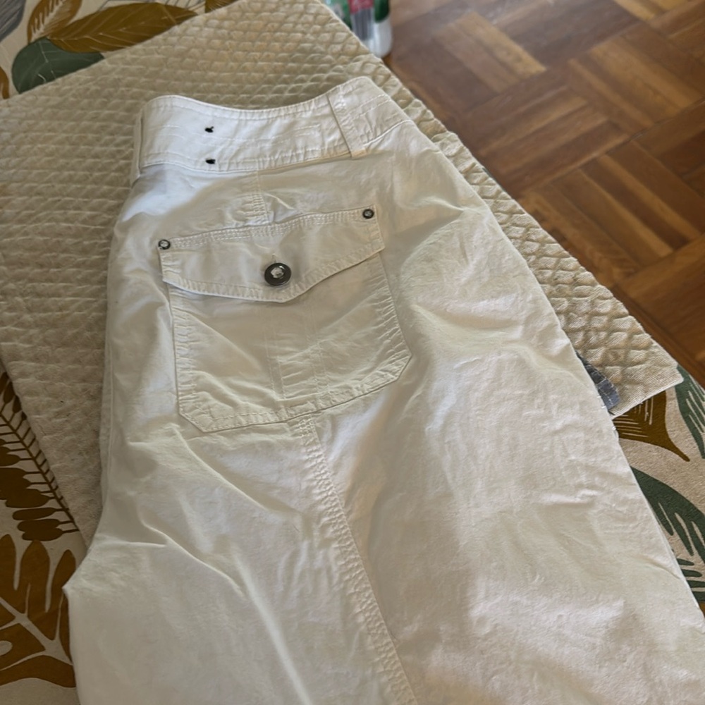 White INC capris, Size 10